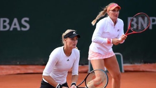 A Babos, Mladenovic duó magabiztosan jutott nyolc közé Párizsban!